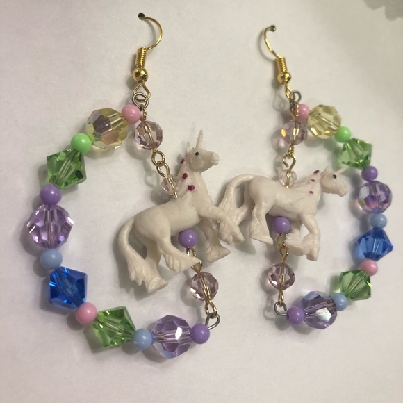 Crystal rainbow 🌈 arch unicorn pastel earrings - Picture 1 of 4